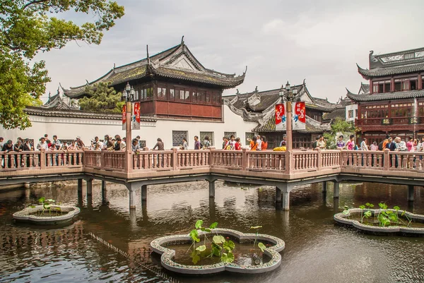 Shanghai China May 2010 Garden Yuyuan Shopping Streets Pedestrian Bridge — Stock Photo, Image