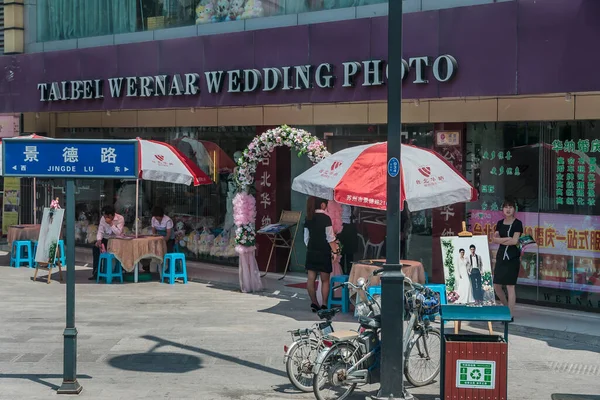 Suzhou China Mai 2010 Eine Reihe Kleiner Geschäfte Warten Auf — Stockfoto