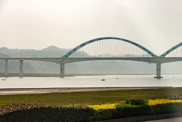 Chenjiawan Çin Mayıs 2010 Yangtze Nehri Üzerindeki Yay Köprü Gümüş — Stok fotoğraf