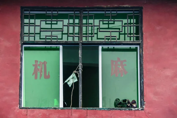 Fengdu China May 2010 Closeup Black Framed Decorative Window Green — Stock Photo, Image