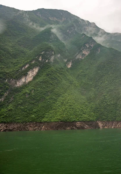 Baidicheng China Mei 2010 Qutang Gorge Yangtze Rivier Grijze Wolkenlandschap — Stockfoto