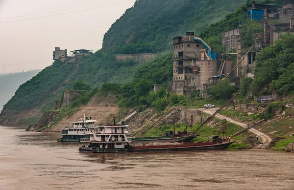 Huangqikou Chongqing China Mai 2010 Jangtse Fluss Alte Rostige Lastkähne — Stockfoto