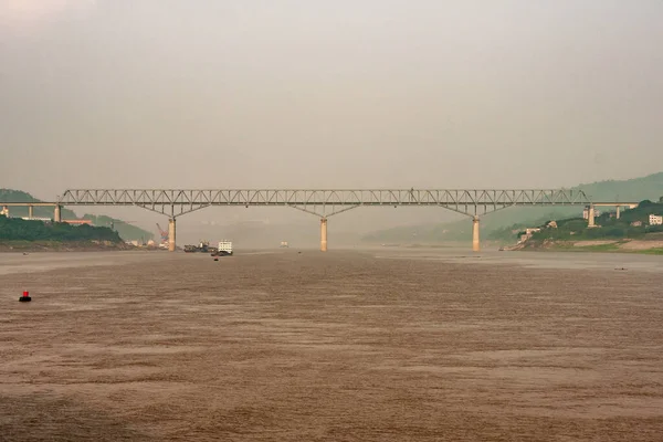 Chongqing China Mai 2010 Jangtse Fluss Graue Eisenbahnbrücke Aus Metall — Stockfoto
