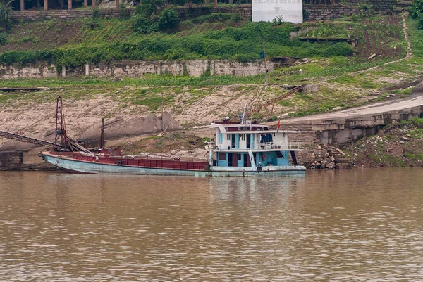 Myaoyinan Chongqing Κίνα Μαΐου 2010 Ποταμός Yangtze Μπλε Φορτηγίδα Αγκυροβολημένη — Φωτογραφία Αρχείου