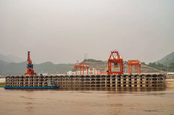 Huangqikou Chongqing China Maggio 2010 Fiume Azzurro Paesaggio Gru Rred — Foto Stock