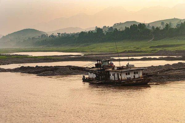 Chongqing Κίνα Μαΐου 2010 Βραδινό Φως Στον Ποταμό Yangtze Ξεθωριασμένα — Φωτογραφία Αρχείου