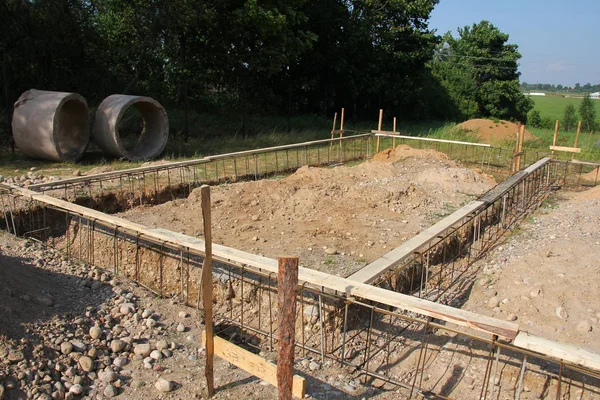 Construction of pile foundation with fittings
