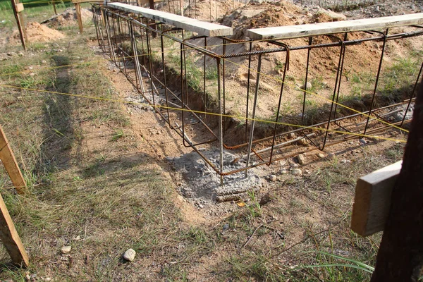 Kazık temel bağlantı parçaları ile inşaatı