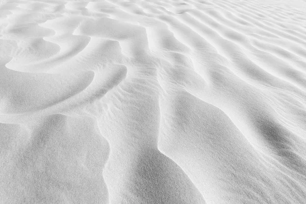 모래 파문 텍스처 그림자 사막 모래 흑인과 백인. — 스톡 사진