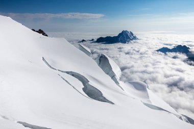 Dağlar tepeler bulutlar Huayna: Potosi, Bolivia mountai crevasses