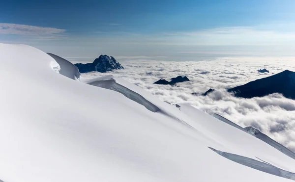 クレバス山ピーク雲ワイナ ・ ポトシ、ボリビア登山 — ストック写真