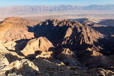 Desert canyon dağlar uçurumlar gorge, Necef seyahat İsrail rock. 