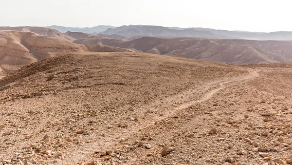 사막 산 트레일 이스라엘 자연 계곡 가로 보기. — 스톡 사진