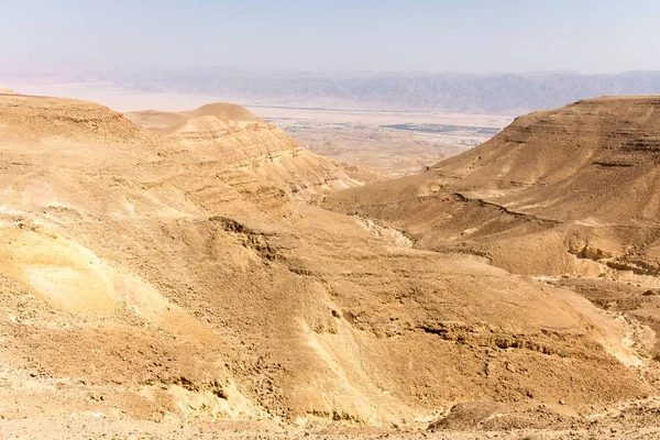 Desierto montañas valle paisaje vista, Israel viajar naturaleza . — Foto de Stock