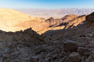 Desert canyon dağlar uçurumlar gorge, Necef seyahat İsrail rock. 
