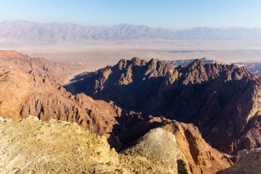 Desert canyon dağlar uçurumlar gorge, Necef seyahat İsrail rock. 