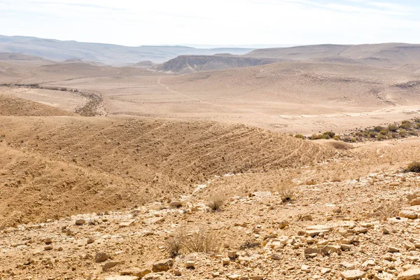 Öknen bergen åsen klippor, södra Israel landskap. — Stockfoto