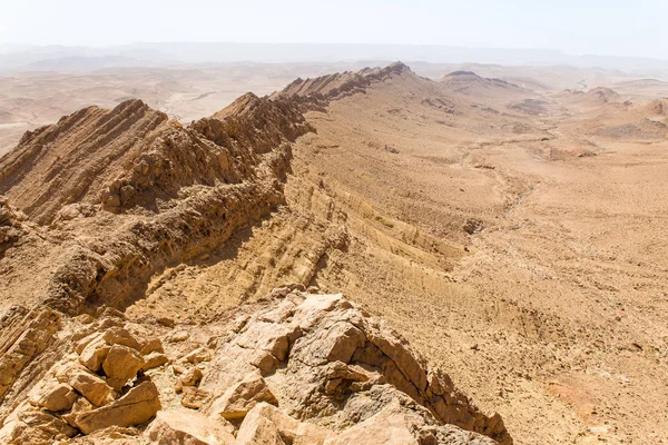 사막 분화구 산 능선 절벽 보기, 이스라엘 자연 풍경 — 스톡 사진