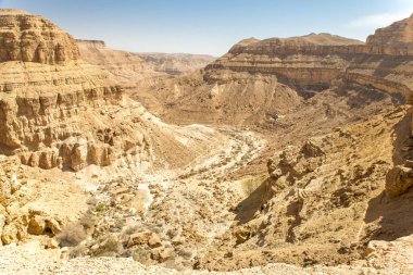 Çöl derin kanyon kayalıklarla doğal manzaralı.