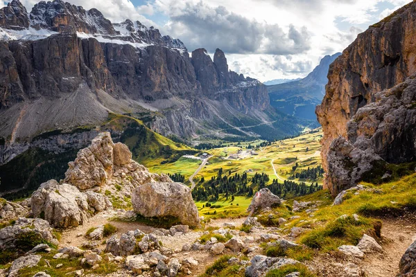 Passo Gardena Údolí Gruppo Sella Skalnatý Masiv Hřeben Útesy Krásný — Stock fotografie