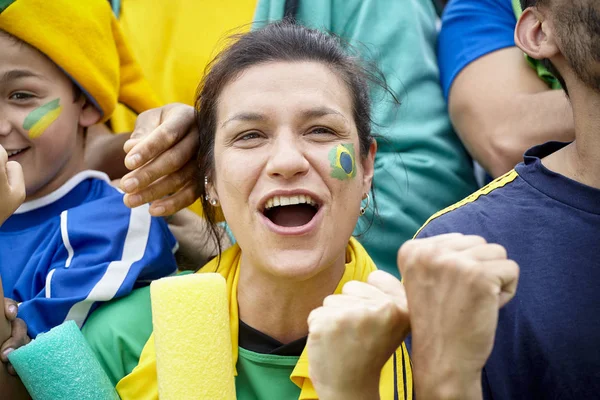 Brasileiros Torcedores Futebol Torcendo Jogo — Fotografia de Stock