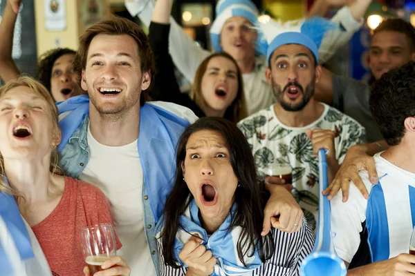Fans Argentinos Viendo Partido Juntos Pub —  Fotos de Stock