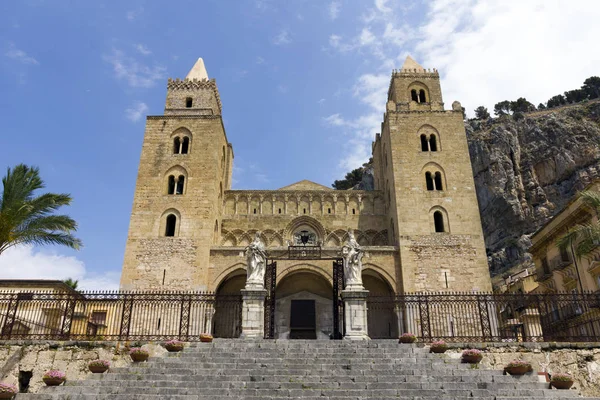 Normandische kathedraal in Cefalu — Stockfoto