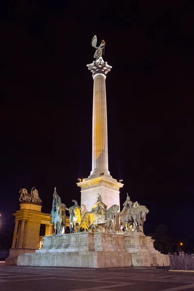 Gece Budapest Heroes Square — Stok fotoğraf