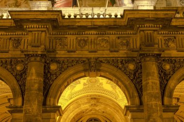 Macar Devlet Opera Binası gece