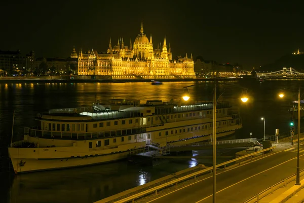 Hungarian Parliament Building by night — Stock Photo, Image