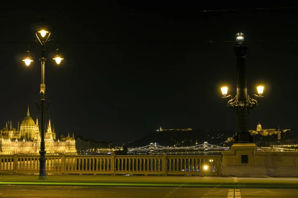 Margaret Bridge by night in Budapest — Stock Photo, Image