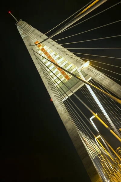El puente Megyeri en Budapest por la noche — Foto de Stock