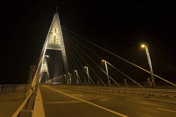 Le pont Megyeri à Budapest la nuit — Photo