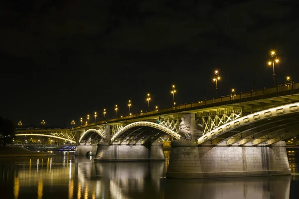 Most Małgorzaty w nocy w Budapeszcie — Zdjęcie stockowe