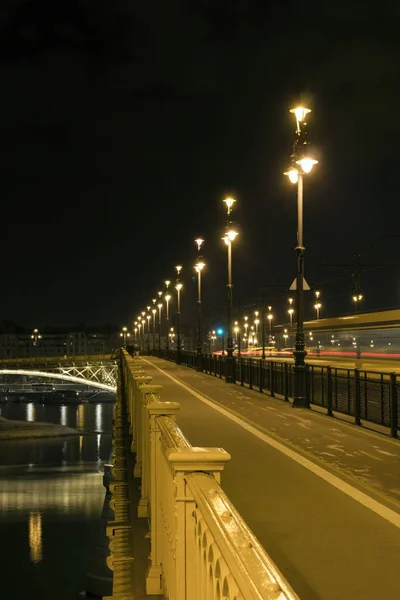 Most Małgorzaty w nocy w Budapeszcie — Zdjęcie stockowe