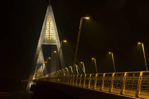 Le pont Megyeri à Budapest la nuit — Photo