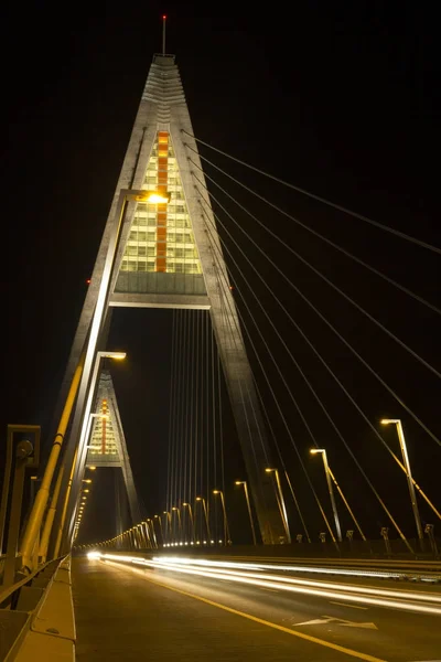 Le pont Megyeri à Budapest la nuit — Photo