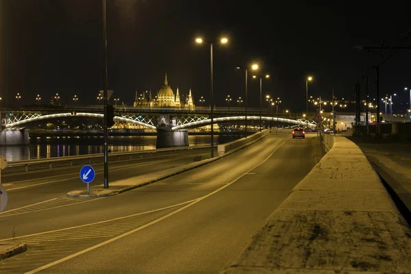 Маргарет мост ночью в Будапеште — стоковое фото
