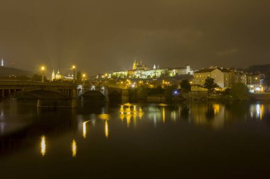 gece Prag Kalesi
