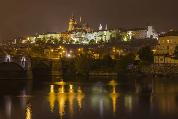Castelo de Praga à noite — Fotografia de Stock