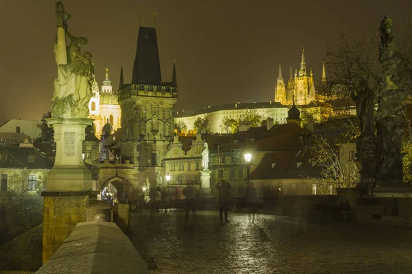 O Castelo de Praga de noite — Fotografia de Stock