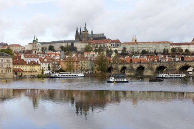 Prag 'daki Charles Köprüsü.