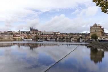 Prag 'daki Charles Köprüsü.