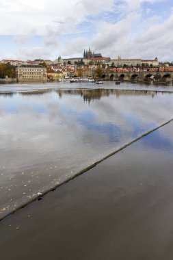 Prag 'daki Charles Köprüsü.