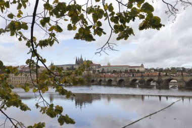 Prag 'daki Charles Köprüsü.