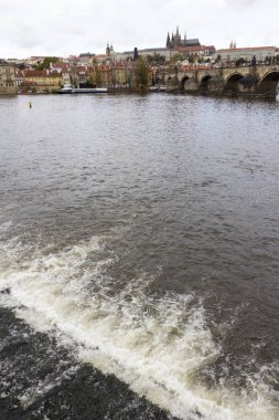 Prag 'daki Charles Köprüsü.