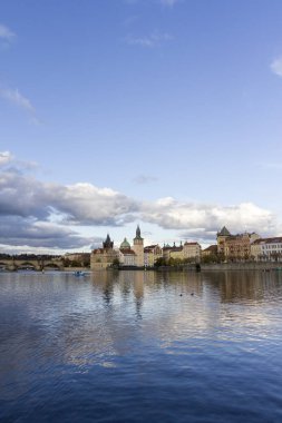 Charles Köprüsü ile Prag'da Vltava Nehri