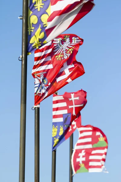 Vlajky na pevnosti Szigliget — Stock fotografie