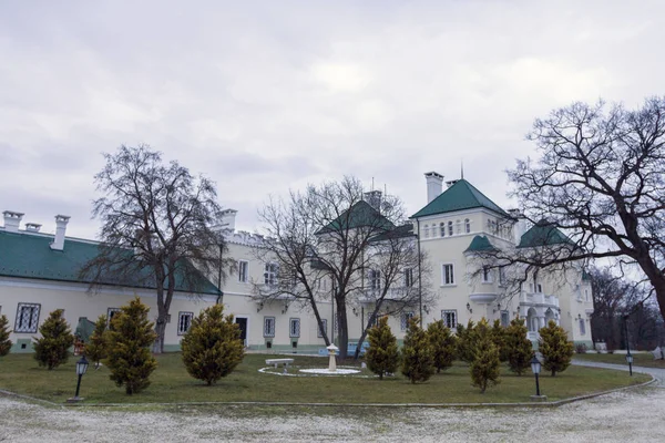 Palast in acsaujlak — Stockfoto