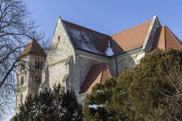 Iglesia del monasterio románico de Ocsa — Foto de Stock